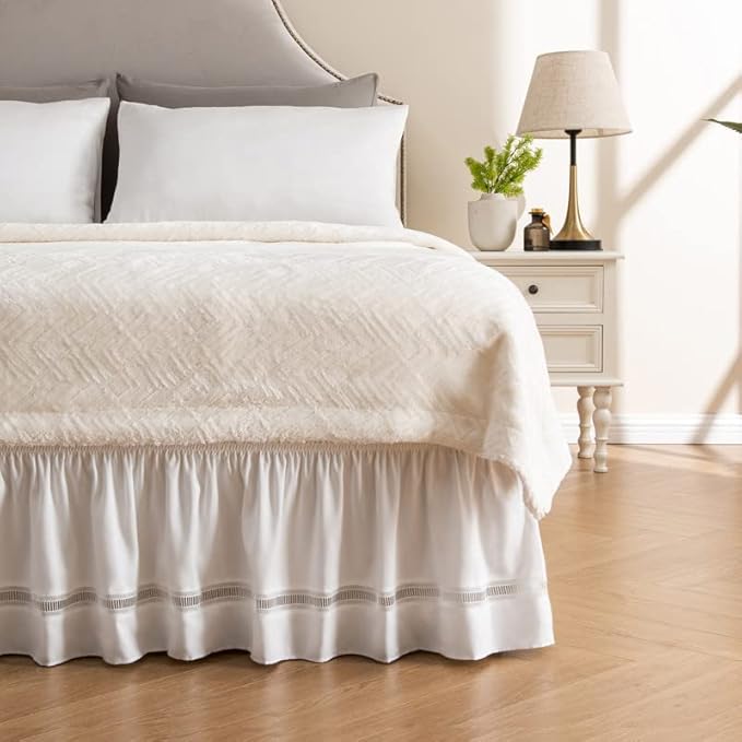 MIYE Wrap Around Ruffled Lace Bed Skirt, Elastic Dust Ruffle with Adjustable Belts, Easy to Put On, Bed Frame Cover, Machine Washable (Ruffled Lace/White, King/Queen-12.5" Drop)